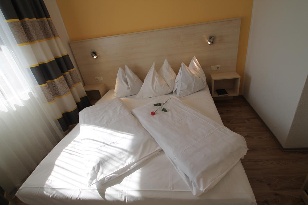 Seepension Neubacher Kg Nussdorf am Attersee Δωμάτιο φωτογραφία